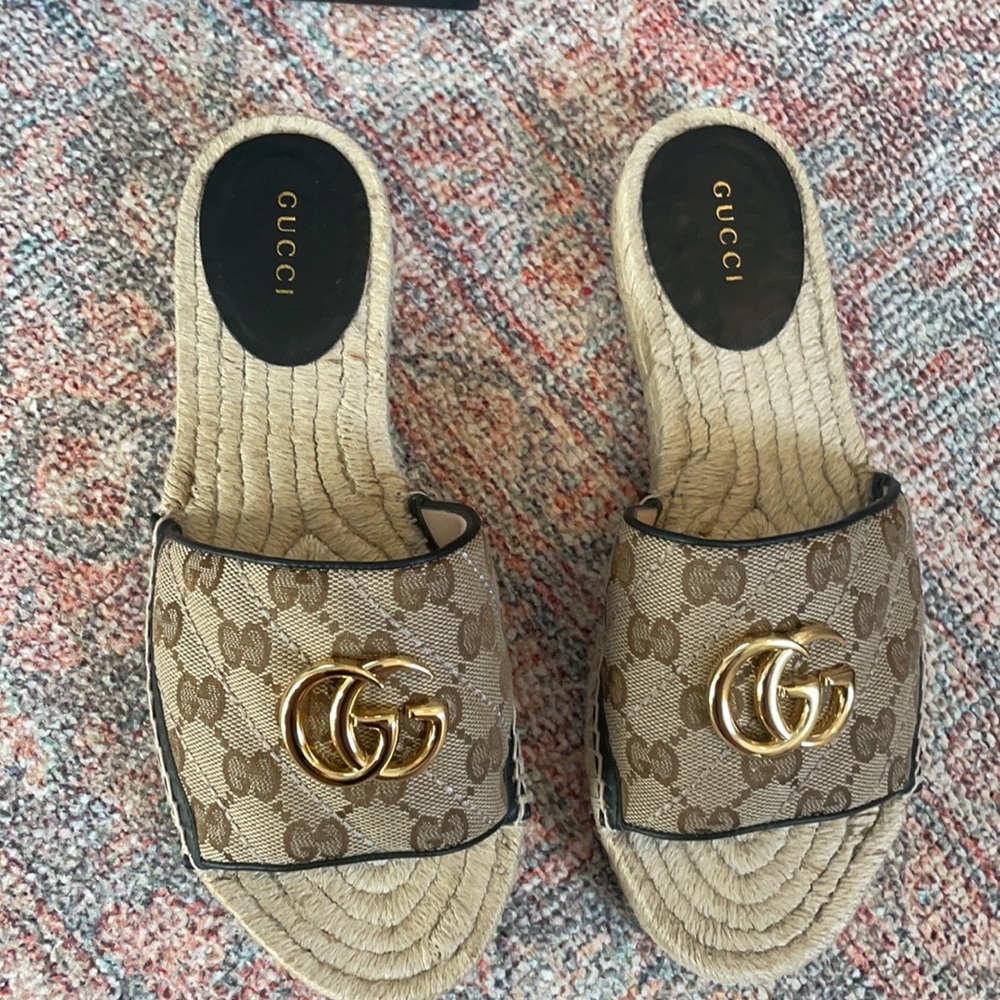 Gucci like new worn once sandals - Picture 7 of 9